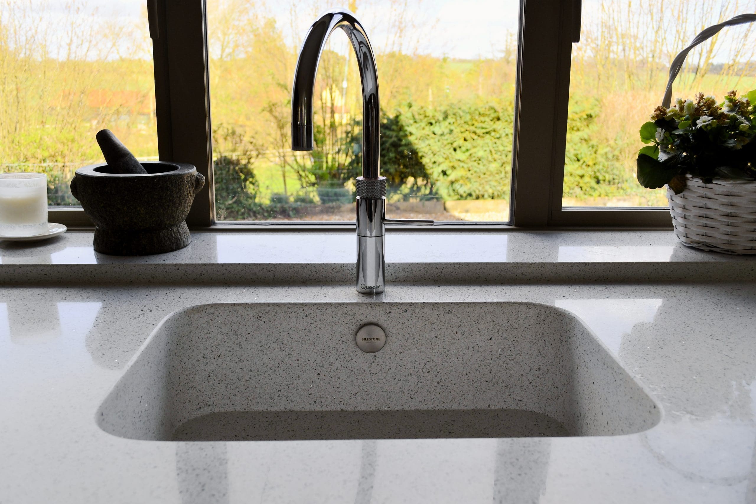 Silestone Integrity Sink Fully Molded with Quooker Tap, Oxide and Cashmere True Handle-less kitchen Stonemill Kitchens