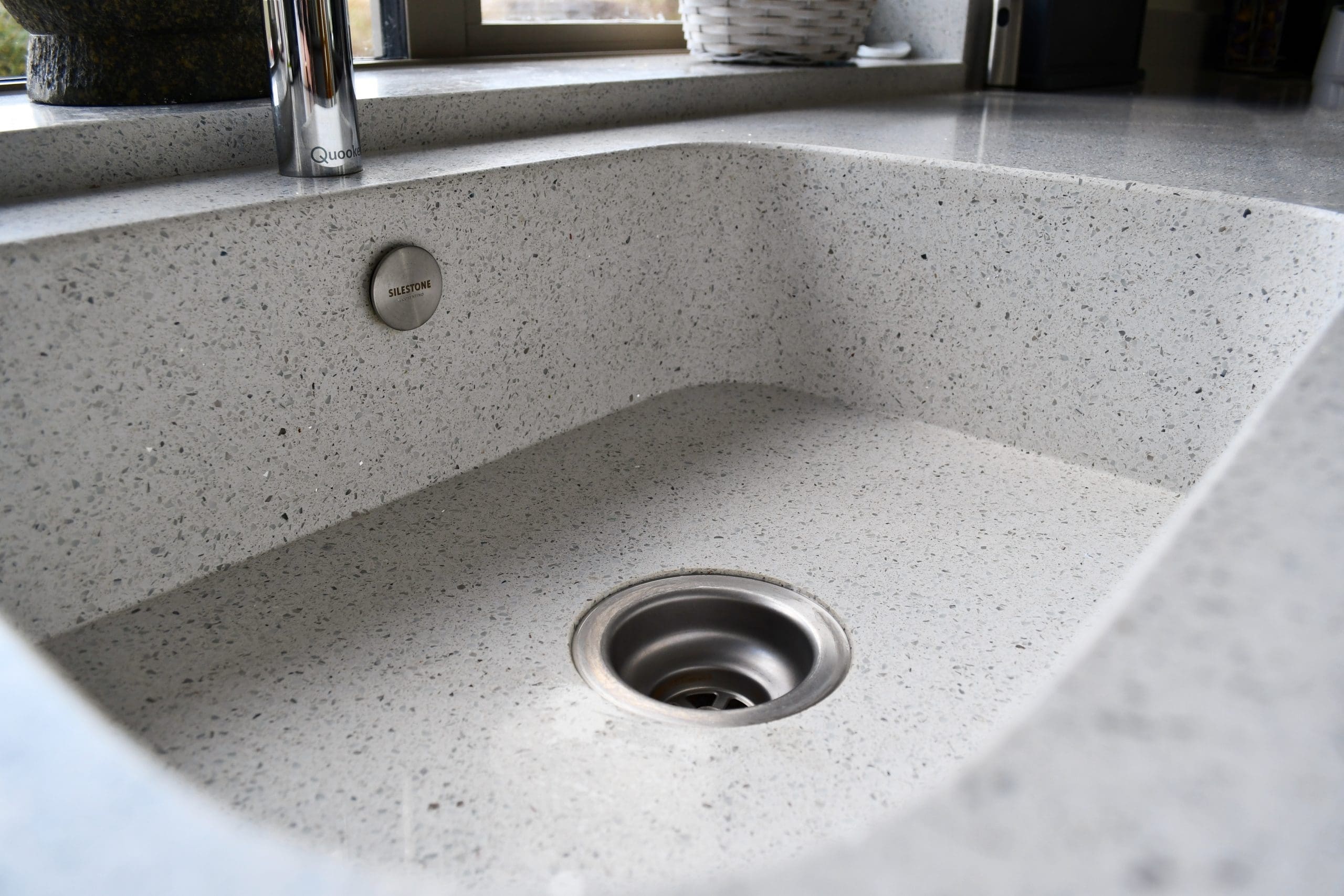 Silestone Integrity Sink Fully Molded with Quooker Tap, Oxide and Cashmere True Handle-less kitchen Stonemill Kitchens