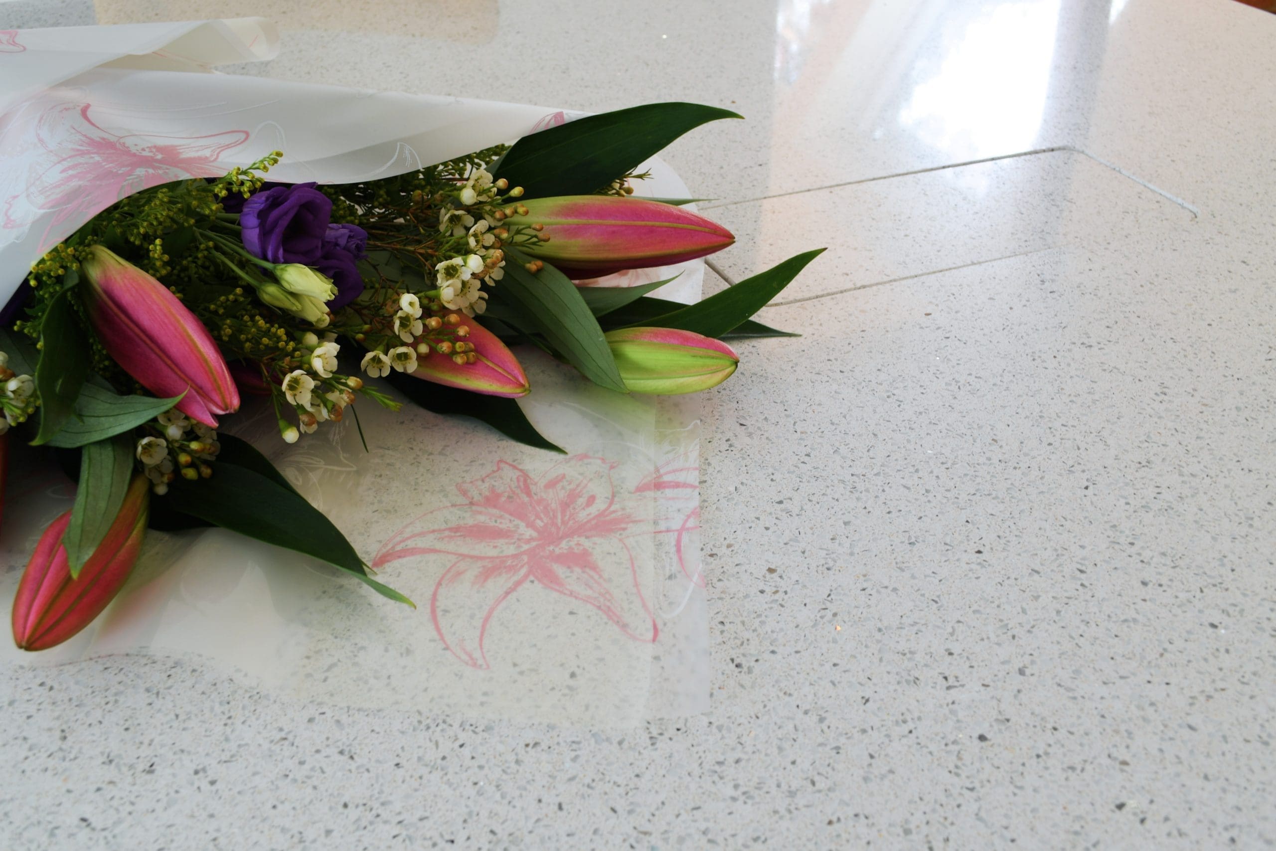 S-box charging point with flowers