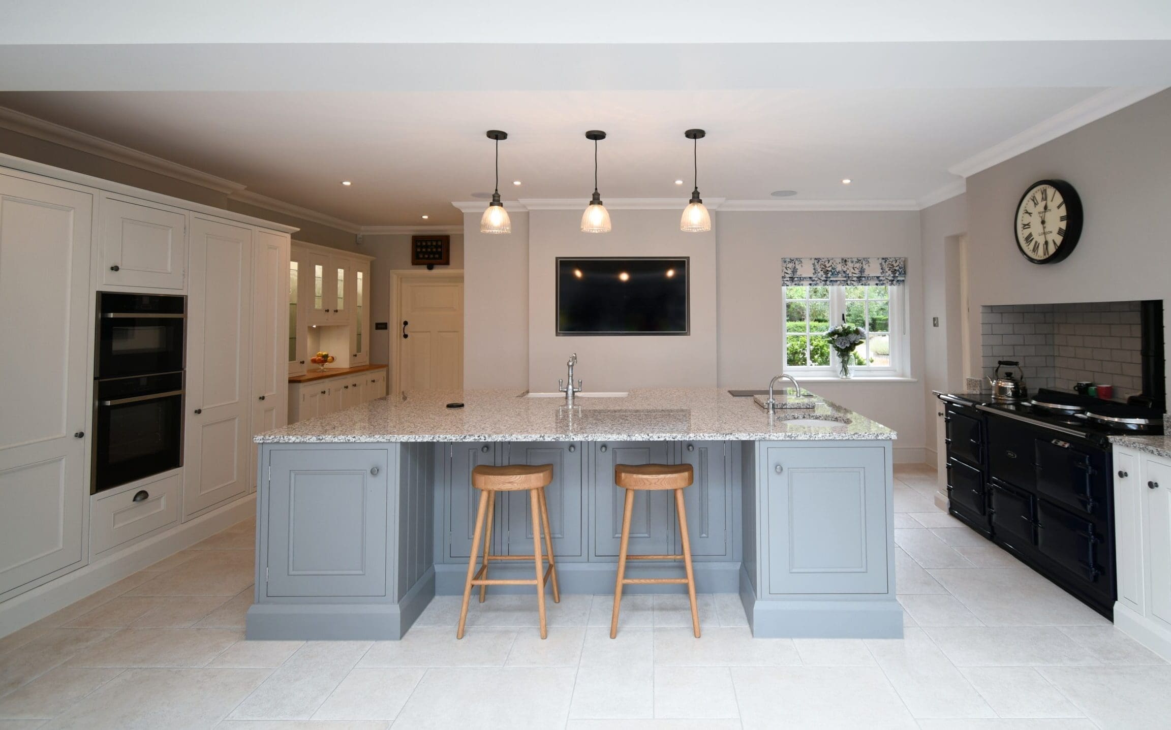 Kaelo in brushed gold finish