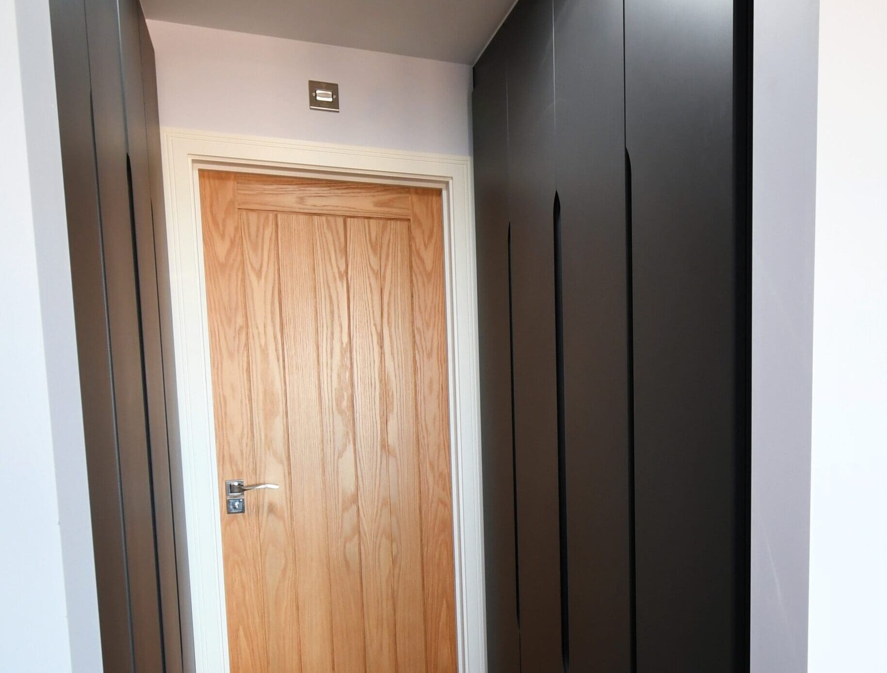 Anthracite Modern Integrated Handle Wardrobes Stonemill Kitchens