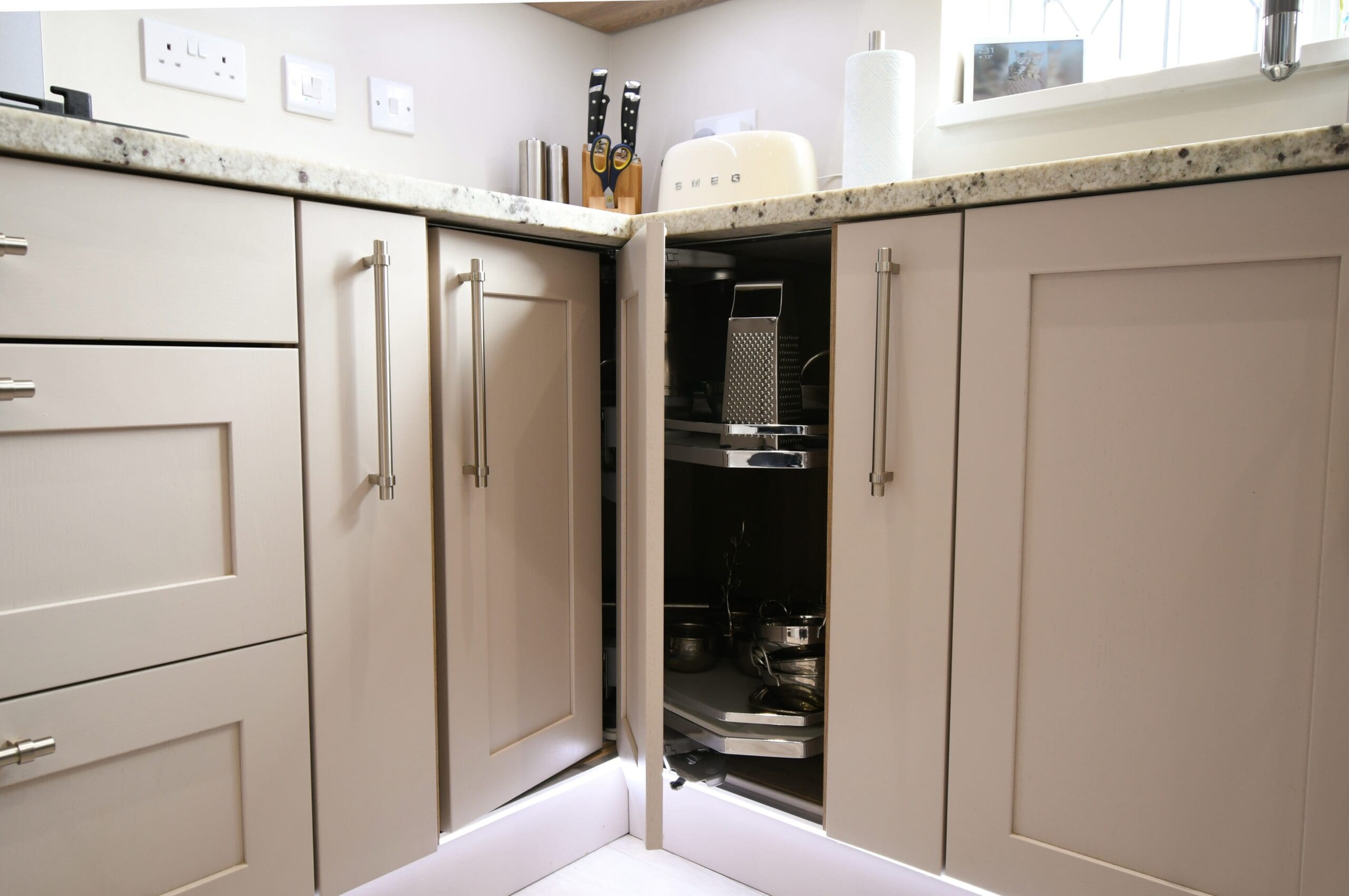 Cashmere Skinny Shaker Kitchen Granite Worktop Revo Corner Carousel Stonemill Kitchens