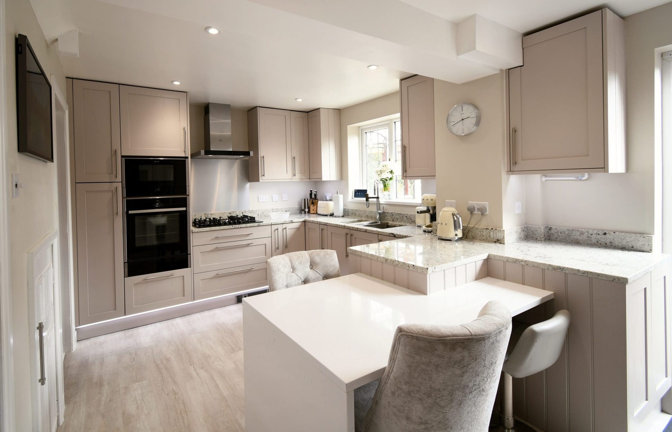 Cashmere Skinny Shaker Kitchen Quartz Breakfast Bar Granite Worktop Stonemill Kitchens